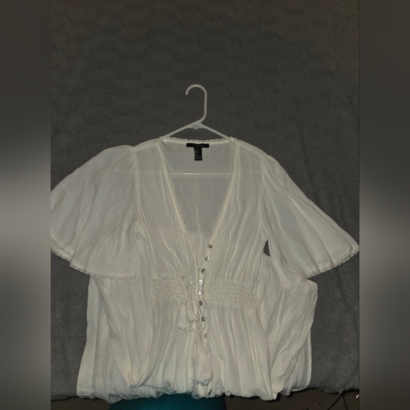 White Maxi TOP with Button Details - Picture 3 of 4